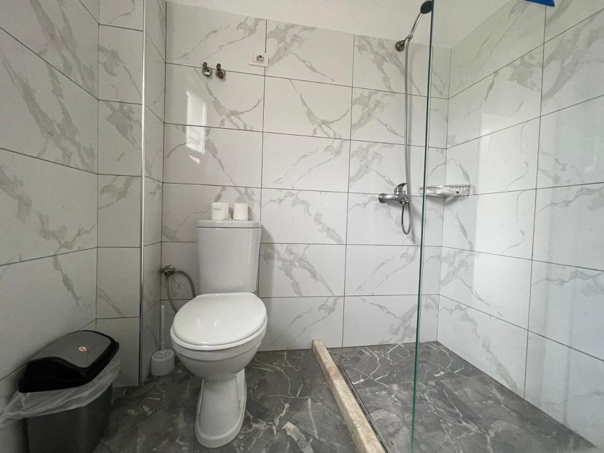 Bricks Studio Apartments Tirana Buitenkant foto