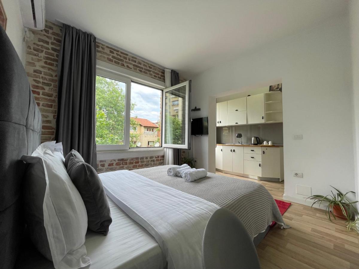 Bricks Studio Apartments Tirana Buitenkant foto