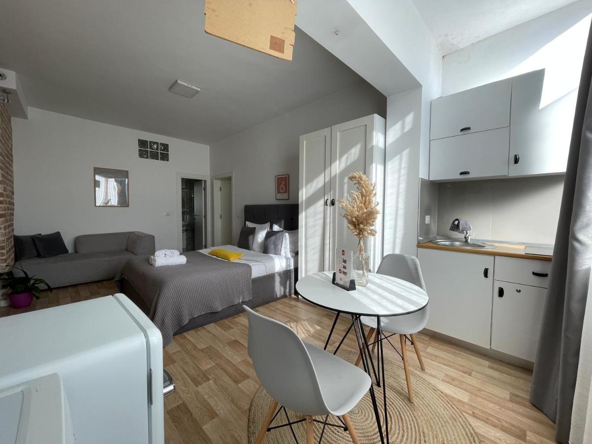 Bricks Studio Apartments Tirana Buitenkant foto