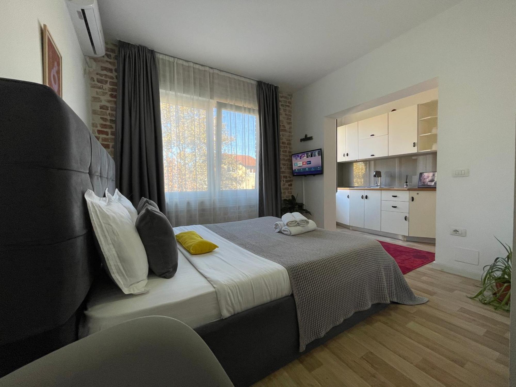 Bricks Studio Apartments Tirana Buitenkant foto
