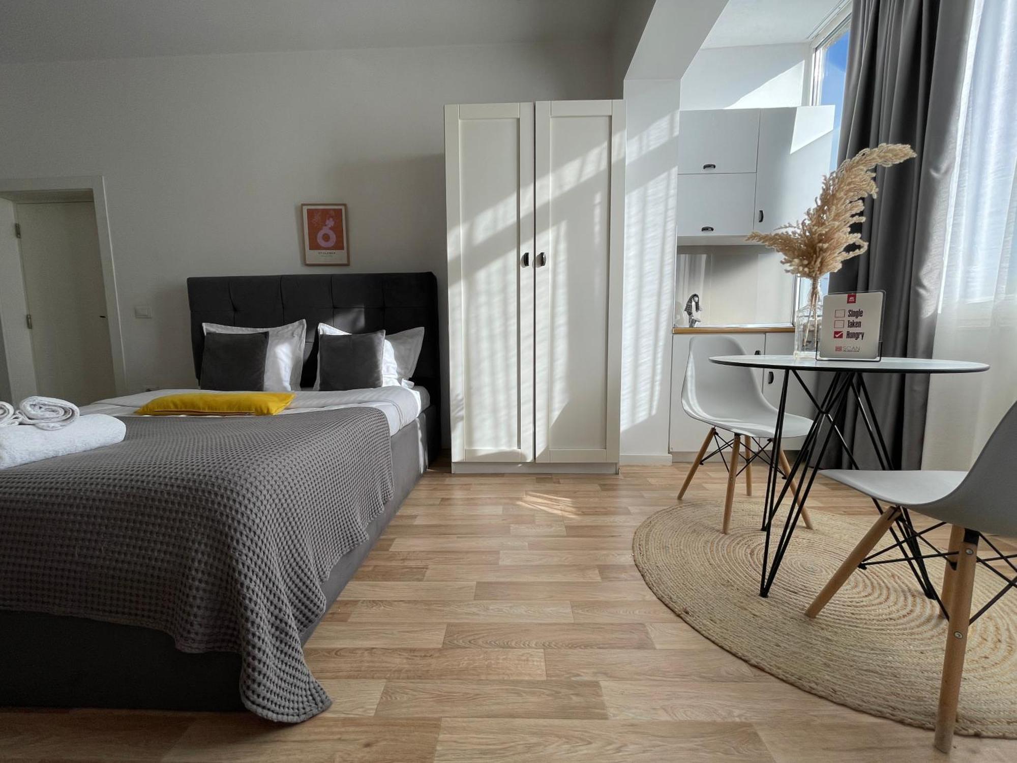 Bricks Studio Apartments Tirana Buitenkant foto